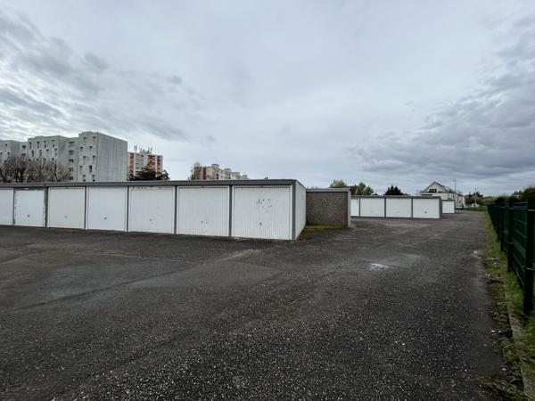 2 BOX-GARAGES FERMÉS VENDUS LOUÉS