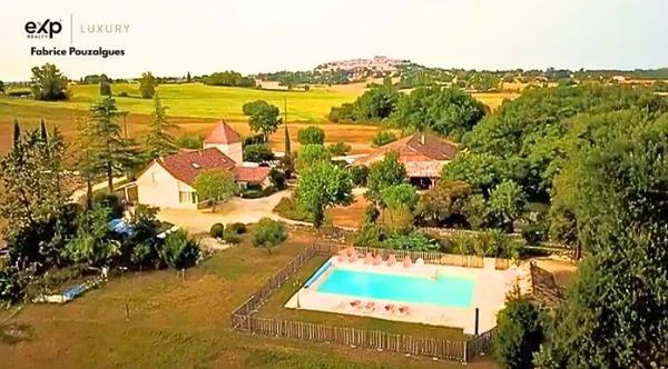 Propriété rare de 8,5 ha avec vue dominante, gîtes, sans contrainte d’exploitation