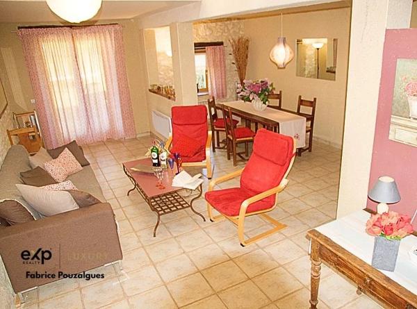 Propriété rare de 8,5 ha avec vue dominante, gîtes, sans contrainte d’exploitation