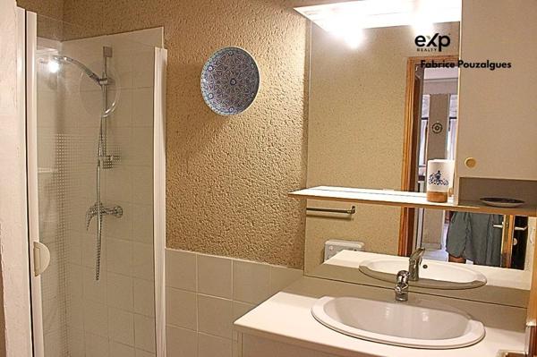 Propriété rare de 8,5 ha avec vue dominante, gîtes, sans contrainte d’exploitation