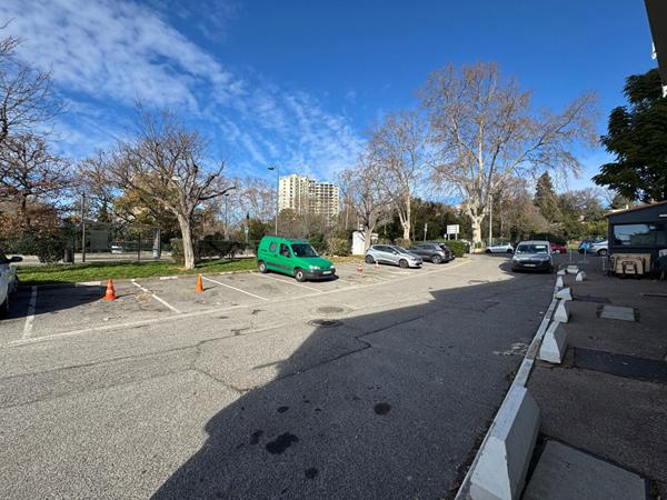 La Fourragère 13012 Fond de commerce salon de coiffure esthétique