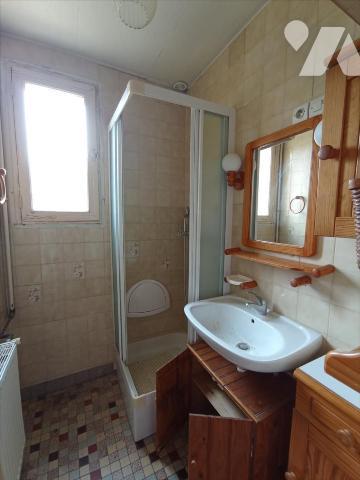 A Saint Pierre du Regard une maison d'habitation de plain-pied  de 6 pièces principales à rénov...