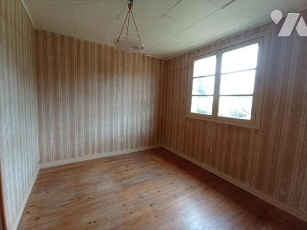 A Saint Pierre du Regard une maison d'habitation de plain-pied  de 6 pièces principales à rénov...