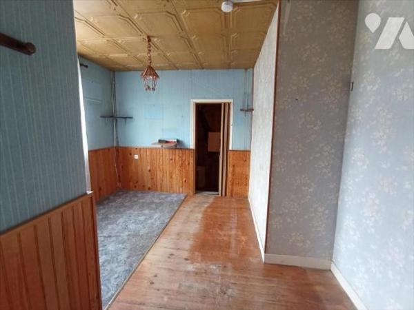 A Saint Pierre du Regard une maison d'habitation de plain-pied  de 6 pièces principales à rénov...