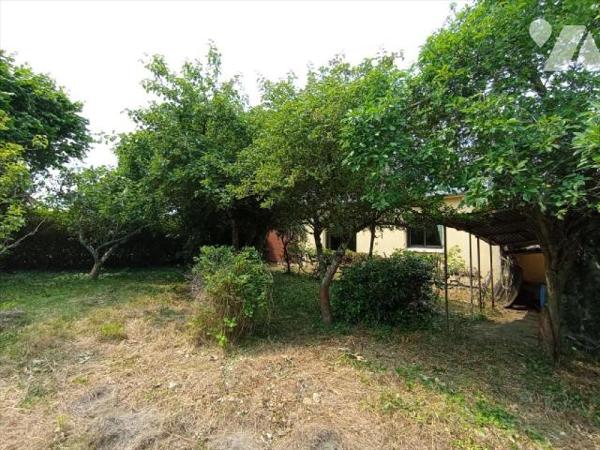 A Saint Pierre du Regard une maison d'habitation de plain-pied  de 6 pièces principales à rénov...