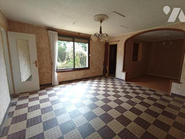 A Saint Pierre du Regard une maison d'habitation de plain-pied  de 6 pièces principales à rénov...