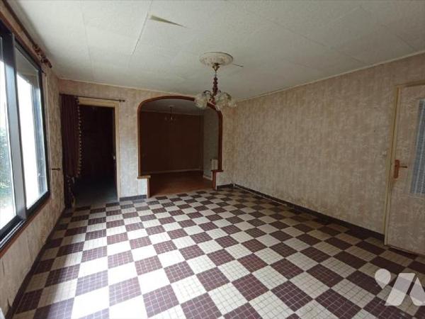 A Saint Pierre du Regard une maison d'habitation de plain-pied  de 6 pièces principales à rénov...