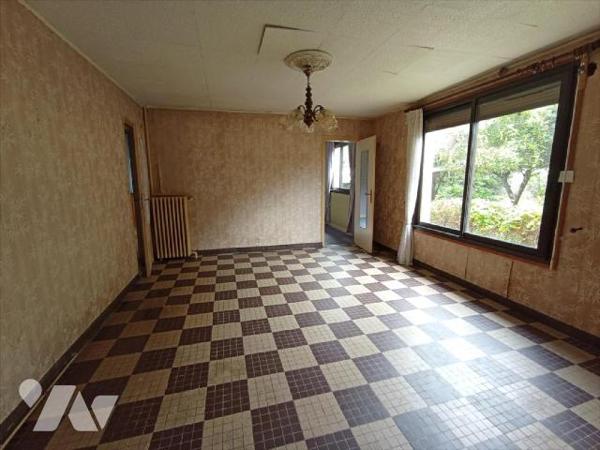 A Saint Pierre du Regard une maison d'habitation de plain-pied  de 6 pièces principales à rénov...