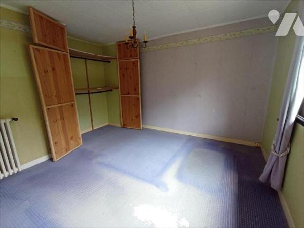 A Saint Pierre du Regard une maison d'habitation de plain-pied  de 6 pièces principales à rénov...