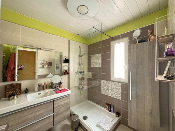 Maison 182 m², terrain 2320 m² + revenus