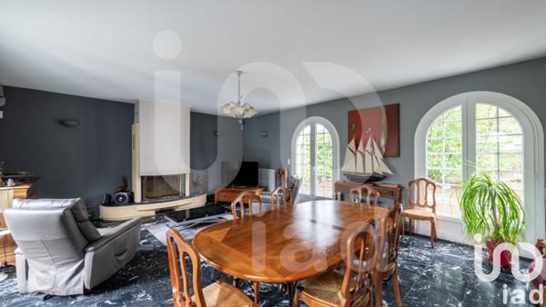 Pavillon 8 pièces de 226 m² à Seclin (59113)