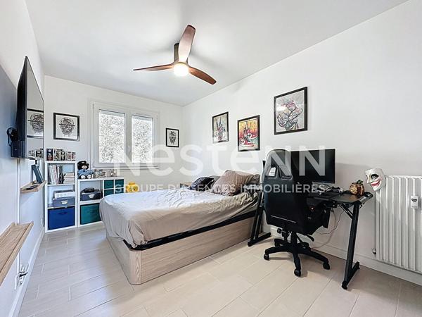 MANDELIEU - A VENDRE APPARTEMENT 3/4P - RENOVE - 2 PARKINGS - SANS VIS-A-VIS