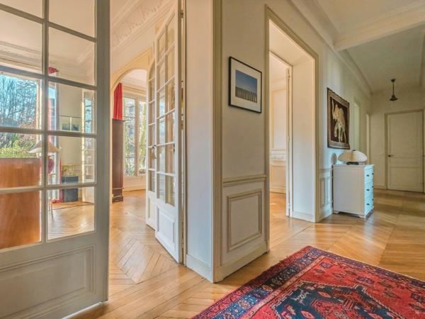 Saint-Cloud - Appartement Familial Haussmannien