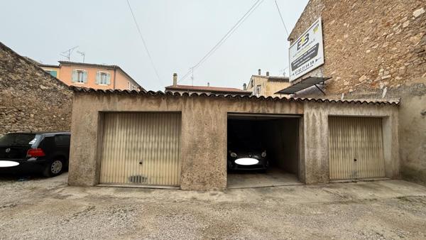 Parking / box Saint Maximin La Sainte Baume 64 m2