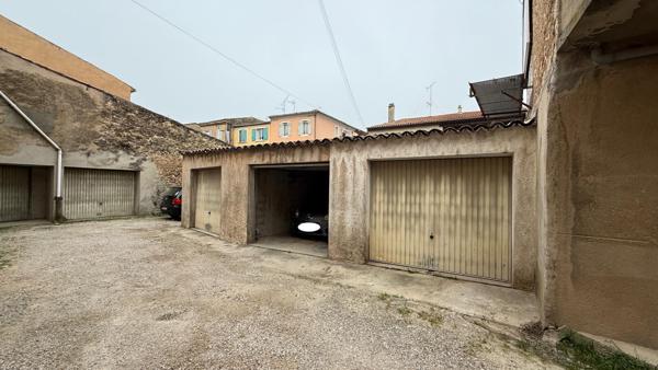 Parking / box Saint Maximin La Sainte Baume 64 m2