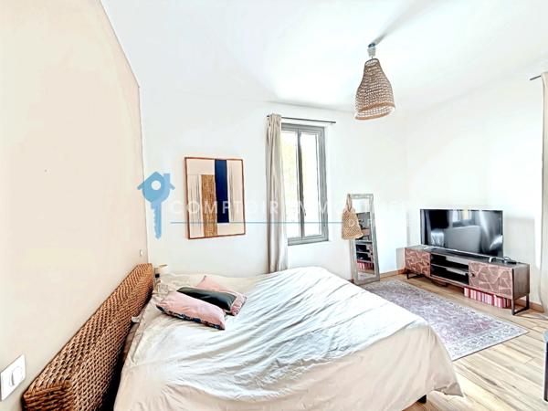 Maison
                                                                                                                                                                                                                                                                                                                        5 pièce(s)                                                                                                                                                                                                          4 chambre(s)                                                                                                                                                                                                          160  m²