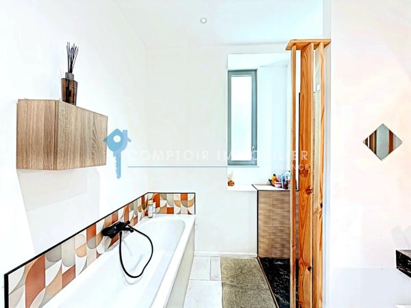 Maison
                                                                                                                                                                                                                                                                                                                        5 pièce(s)                                                                                                                                                                                                          4 chambre(s)                                                                                                                                                                                                          160  m²