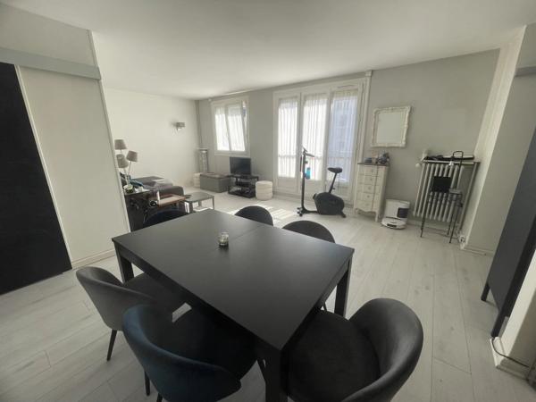 Vente                                                      Appartement
                        
                     3 pièces                      64 m2                     à Colombes