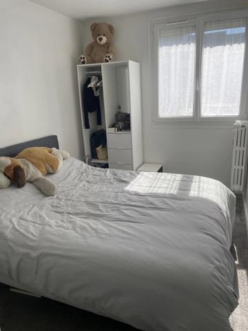 Vente                                                      Appartement
                        
                     3 pièces                      64 m2                     à Colombes