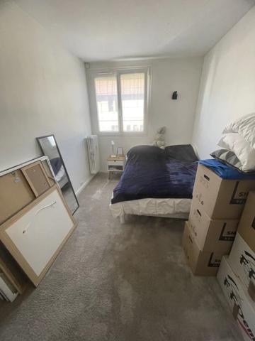 Vente                                                      Appartement
                        
                     3 pièces                      64 m2                     à Colombes