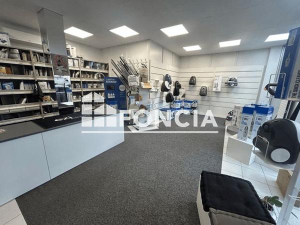 Location Local commercial 97.07 m² - 3 PLACE SAINT PIERRE Vienne 38200