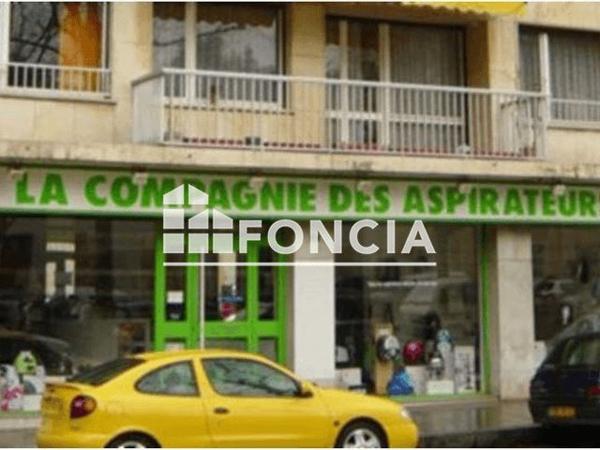 Location Local commercial 97.07 m² - 3 PLACE SAINT PIERRE Vienne 38200