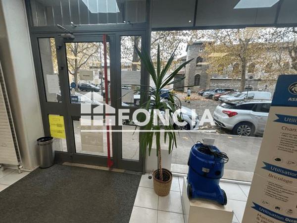 Location Local commercial 97.07 m² - 3 PLACE SAINT PIERRE Vienne 38200