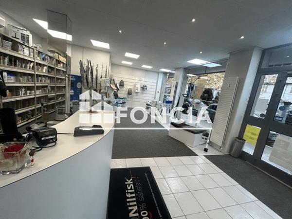 Location Local commercial 97.07 m² - 3 PLACE SAINT PIERRE Vienne 38200