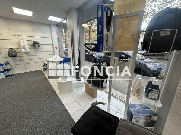 Location Local commercial 97.07 m² - 3 PLACE SAINT PIERRE Vienne 38200