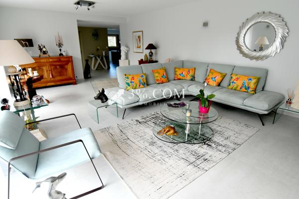 NIVILLAC, MAGNIFIQUE PROPRIÉTÉ HAUT DE GAMME DE 261 M² EDIFIÉE SUR UN MAGNIFIQUE TERRAIN ENTIÈREMENT CLOS DE 3 Nivillac (56130)