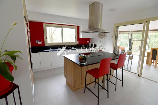 NIVILLAC, MAGNIFIQUE PROPRIÉTÉ HAUT DE GAMME DE 261 M² EDIFIÉE SUR UN MAGNIFIQUE TERRAIN ENTIÈREMENT CLOS DE 3 Nivillac (56130)