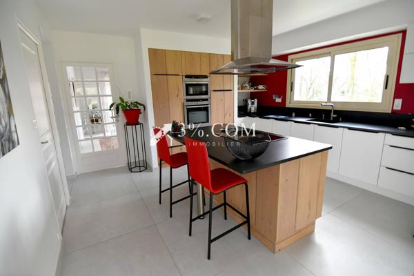 NIVILLAC, MAGNIFIQUE PROPRIÉTÉ HAUT DE GAMME DE 261 M² EDIFIÉE SUR UN MAGNIFIQUE TERRAIN ENTIÈREMENT CLOS DE 3 Nivillac (56130)