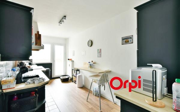 Appartement à vendre    3 pièces • 72,68 m2 Pierre-Bénite