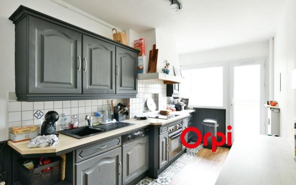 Appartement à vendre    3 pièces • 72,68 m2 Pierre-Bénite