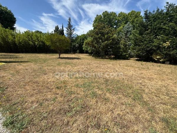 Terrain de 830 m² à SAINT REMY DE PROVENCE