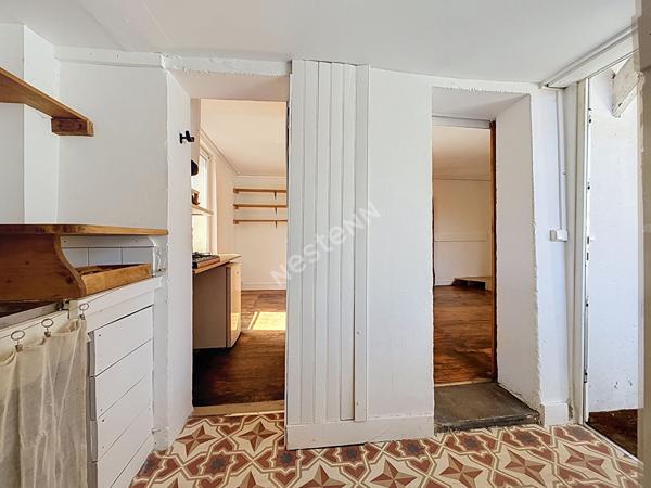 BAS MONTREUIL LIMITE VINCENNES, DERNIER ETAGE, 2/3 PIECES EN DUPLEX DE 39M² (88M² AU SOL) AVEC TERRASSE PRIVATIVE.