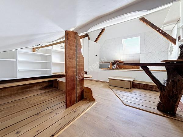 BAS MONTREUIL LIMITE VINCENNES, DERNIER ETAGE, 2/3 PIECES EN DUPLEX DE 39M² (88M² AU SOL) AVEC TERRASSE PRIVATIVE.