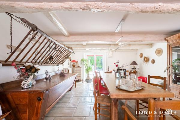 Un Ecrin de paix, de charme et de fraîcheur – S.H. 272 m² - jardin : 1250 m²