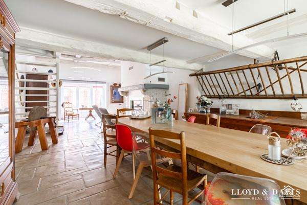 Un Ecrin de paix, de charme et de fraîcheur – S.H. 272 m² - jardin : 1250 m²