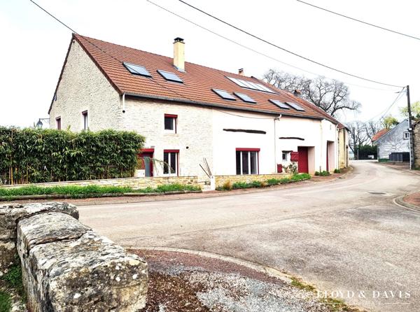 Un Ecrin de paix, de charme et de fraîcheur – S.H. 272 m² - jardin : 1250 m²