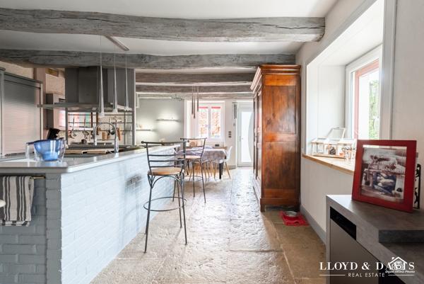 Un Ecrin de paix, de charme et de fraîcheur – S.H. 272 m² - jardin : 1250 m²