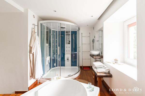 Un Ecrin de paix, de charme et de fraîcheur – S.H. 272 m² - jardin : 1250 m²
