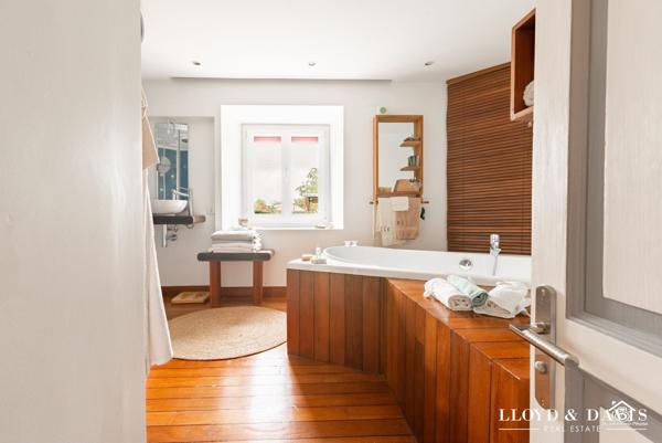 Un Ecrin de paix, de charme et de fraîcheur – S.H. 272 m² - jardin : 1250 m²