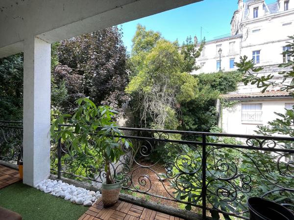 Immeuble de rapport entièrement rénové hyper-centre Angoulême.