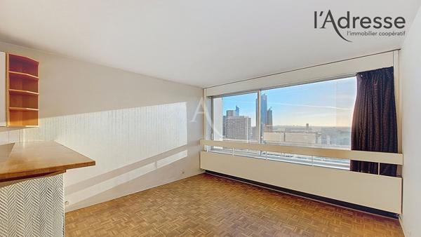 PUTEAUX / LA DEFENSE Studio de 27 m² avec cave et parking