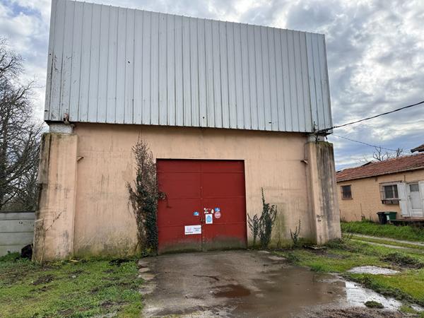 Entrepôt à louer à Pessac proche du centre idéal pour stockage