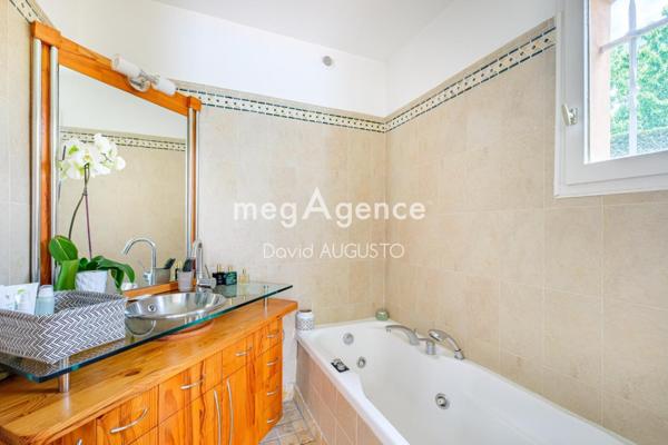 Maison à LIMONEST, 69760 - 7 pièces 216m²