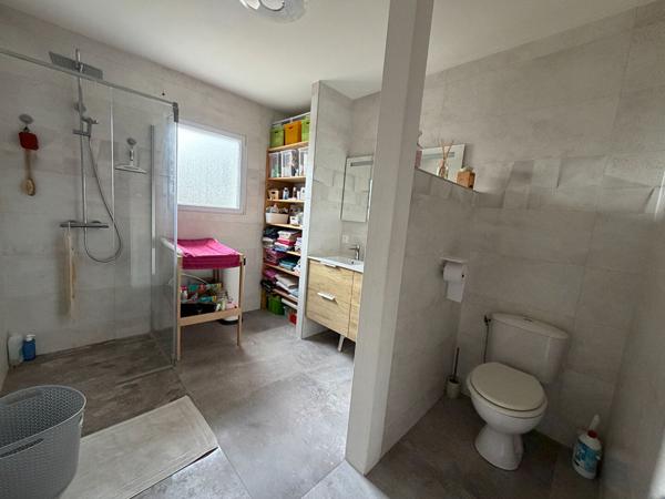 LE POIRÉ-SUR-VIE MAISON FAMILIALE 5 CHAMBRES AVEC PISCINE SUR PLUS DE 5 900 M²