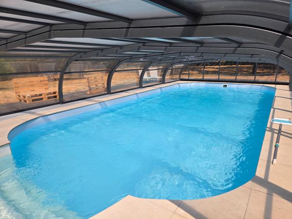 LE POIRÉ-SUR-VIE MAISON FAMILIALE 5 CHAMBRES AVEC PISCINE SUR PLUS DE 5 900 M²