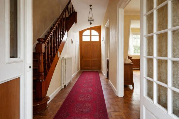 Maison en pierre - avec garage, cave et Terrain clos de mur